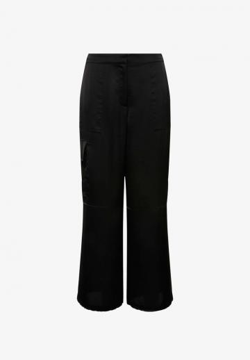 Брюки с накладными карманами