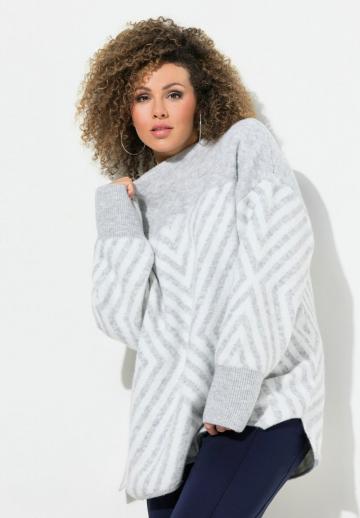Пуловер в полоску