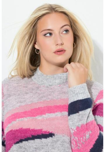 Пуловер в полоску