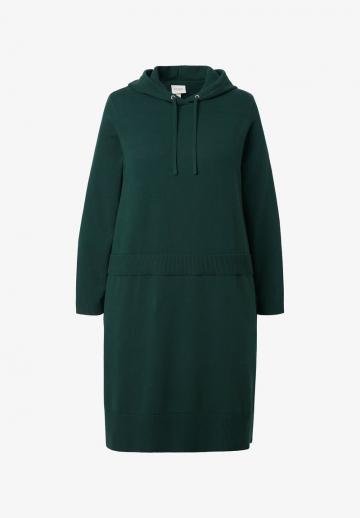 Вязаное платье