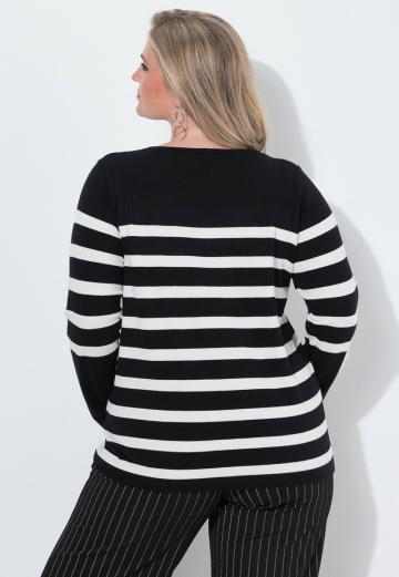 Пуловер в полоску