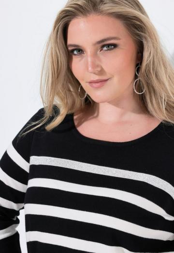 Пуловер в полоску