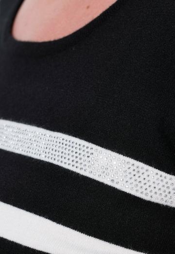 Пуловер в полоску