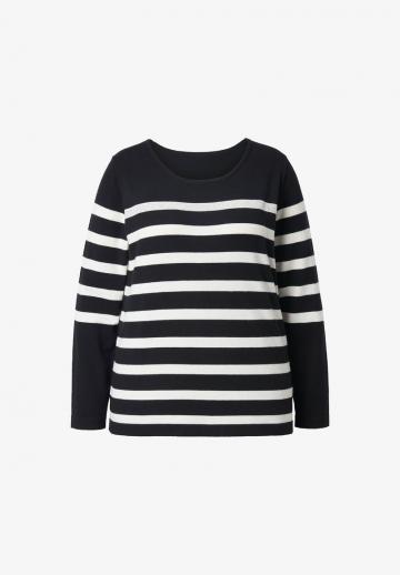 Пуловер в полоску