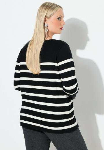 Пуловер в полоску