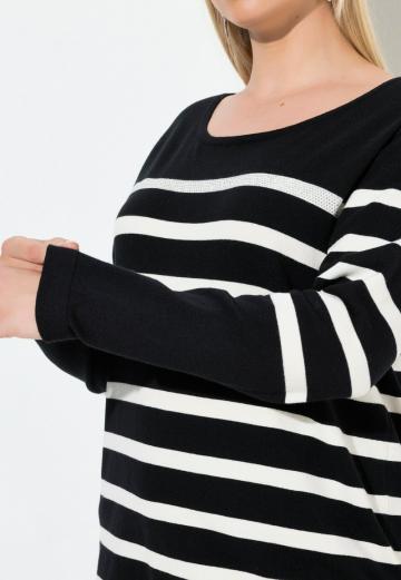 Пуловер в полоску