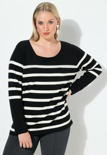 Пуловер в полоску