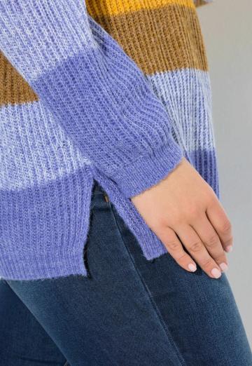 Пуловер в полоску