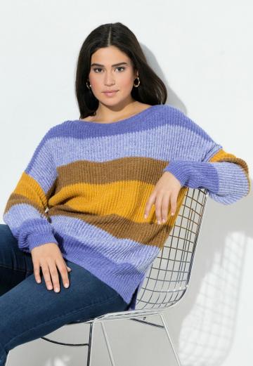 Пуловер в полоску