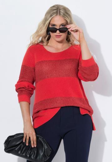 Пуловер в полоску