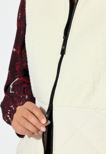 Длинный жилет