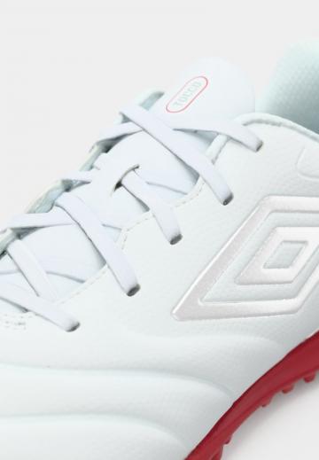 Футбольные бутсы