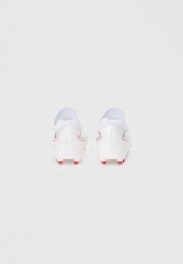 Футбольные бутсы