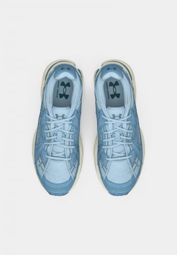 Тренировочные кроссовки