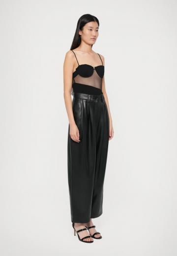 Топ на бретельках