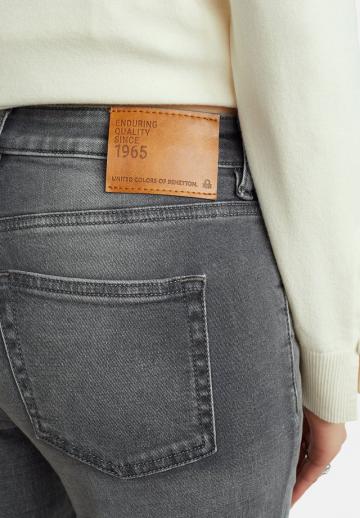 Прямые джинсы