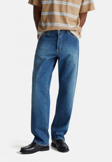 Прямые джинсы