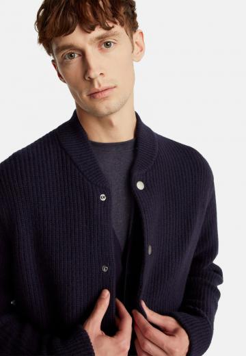 Вязаная кофта