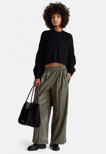 Пуловер с вырезом V