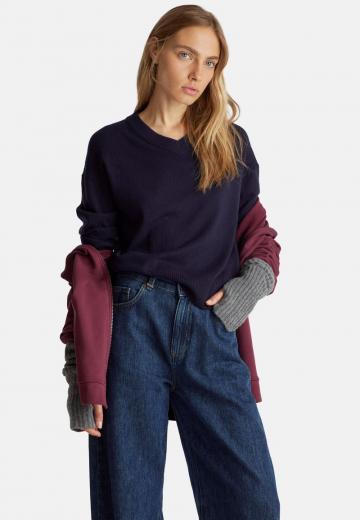 Пуловер с вырезом V