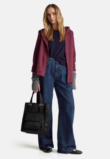 Пуловер с вырезом V