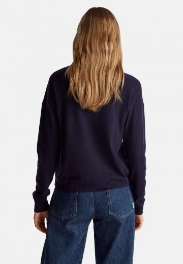 Пуловер с вырезом V