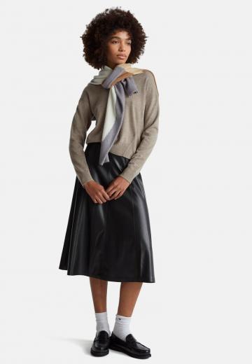 Пуловер с вырезом V