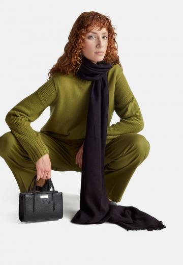 Пуловер с вырезом V