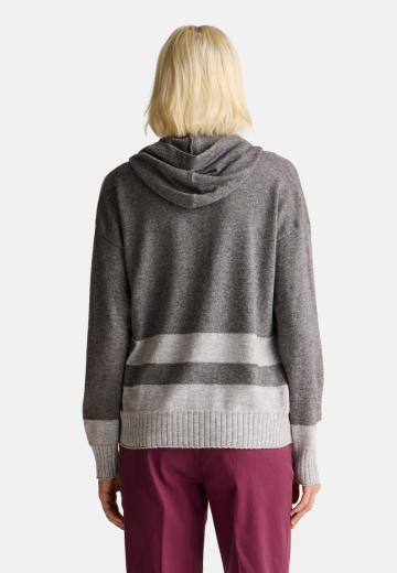 Пуловер с капюшоном