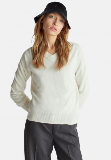 Пуловер с вырезом V