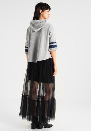 Пуловер с капюшоном