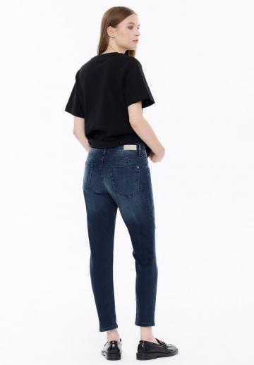 Короткие джинсы