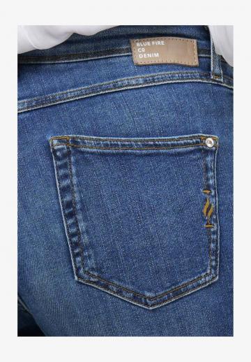 Клешеные джинсы