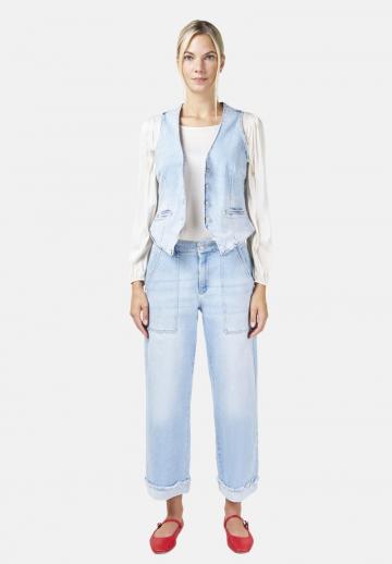 Короткие джинсы