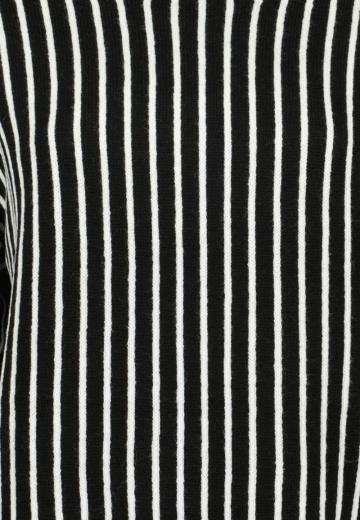 Пуловер в полоску