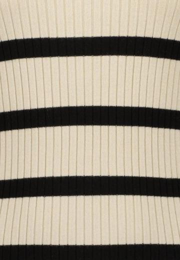 Пуловер в полоску