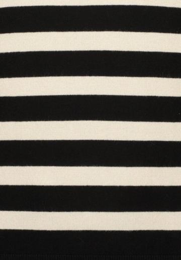 Пуловер в полоску