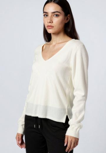 Пуловер с вырезом V