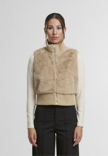 Пуховой жилет