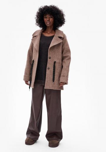 Короткое пальто