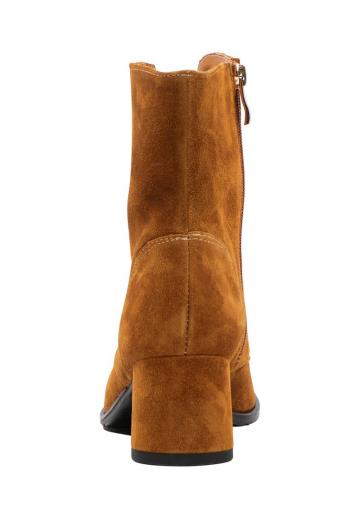 Ботинки на шнуровке