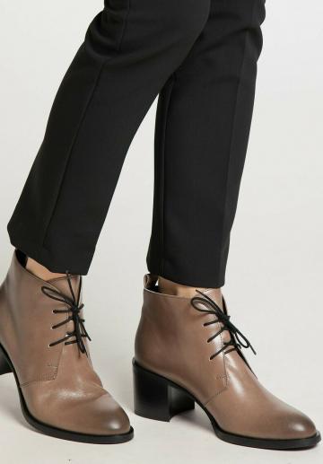 Ботинки на шнуровке