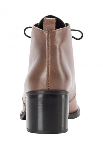 Ботинки на шнуровке