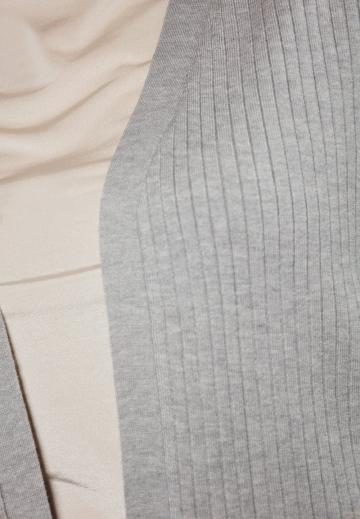 Вязаный жилет