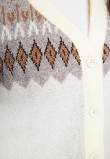 Жаккардовая вязаная кофта