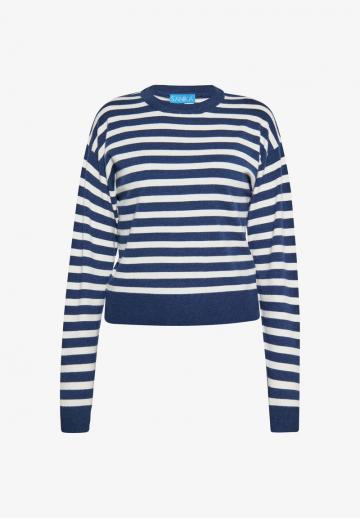 Пуловер в полоску