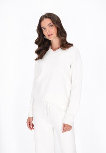 Пуловер с вырезом V