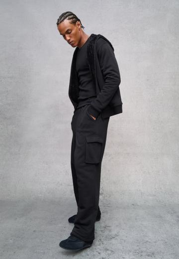 Брюки с накладными карманами