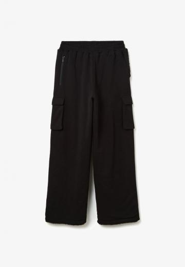 Брюки с накладными карманами