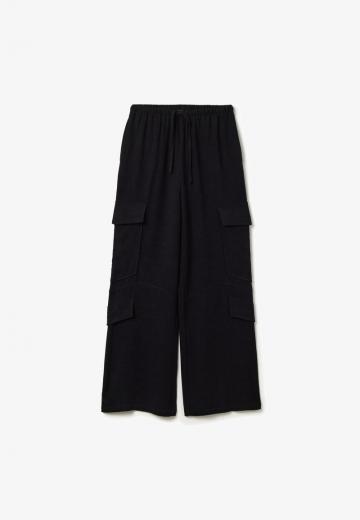 Брюки с накладными карманами